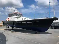 Bateau pilote à vendre