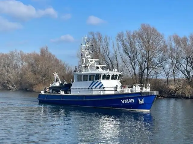 Navire d'arpentage à vendre