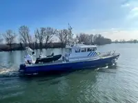 Navire d'arpentage à vendre