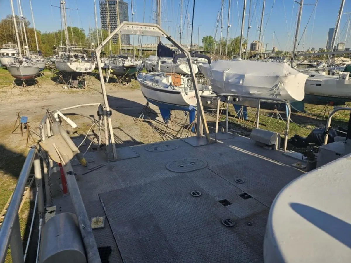 Navire d'arpentage à vendre
