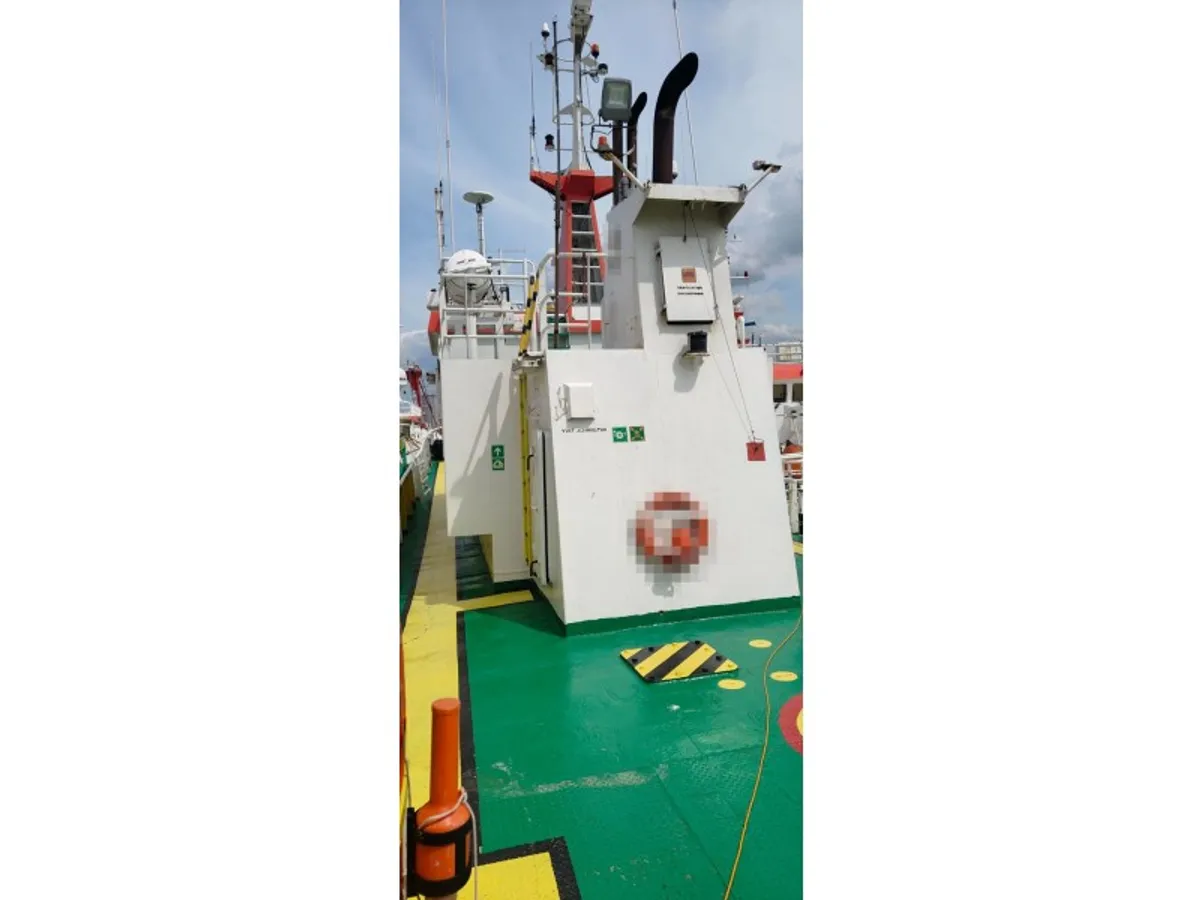 Navire d'approvisionnement à vendre