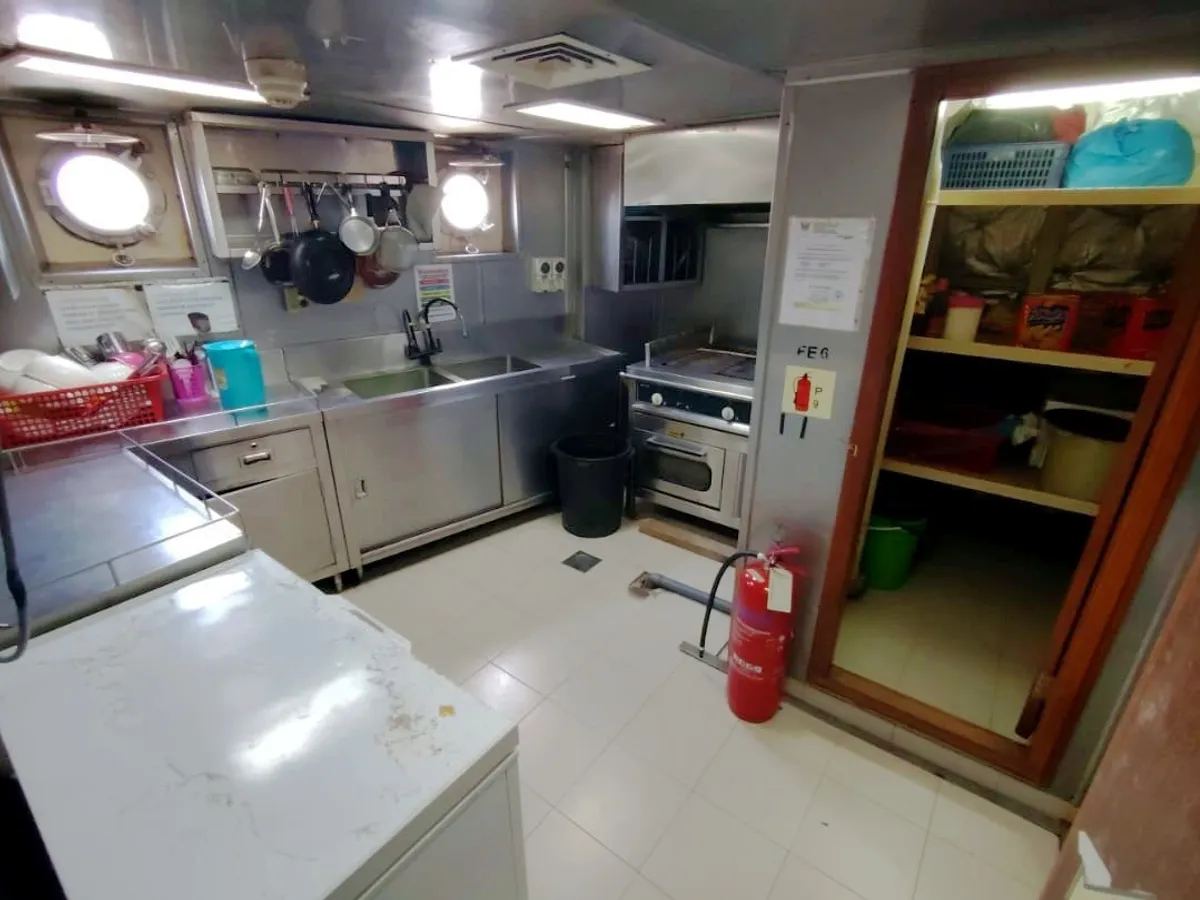 Navire de débarquement, citerne à vendre
