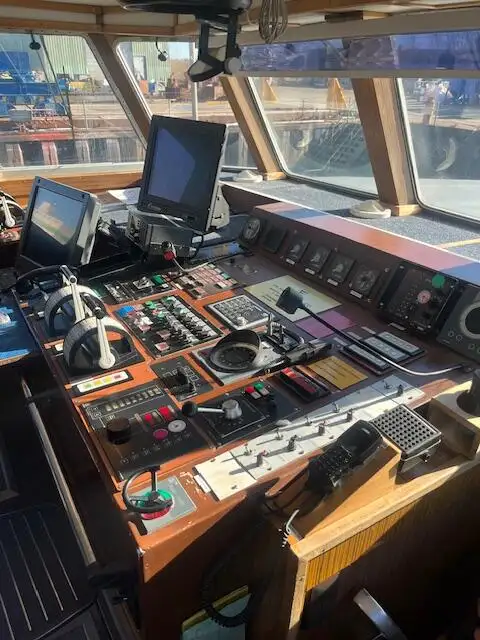 Navire d'arpentage à vendre