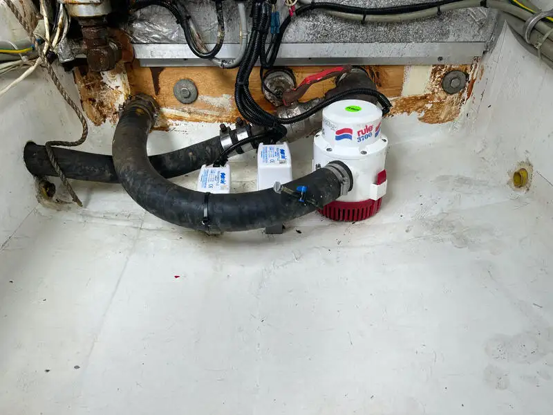 Navire de recherche à vendre
