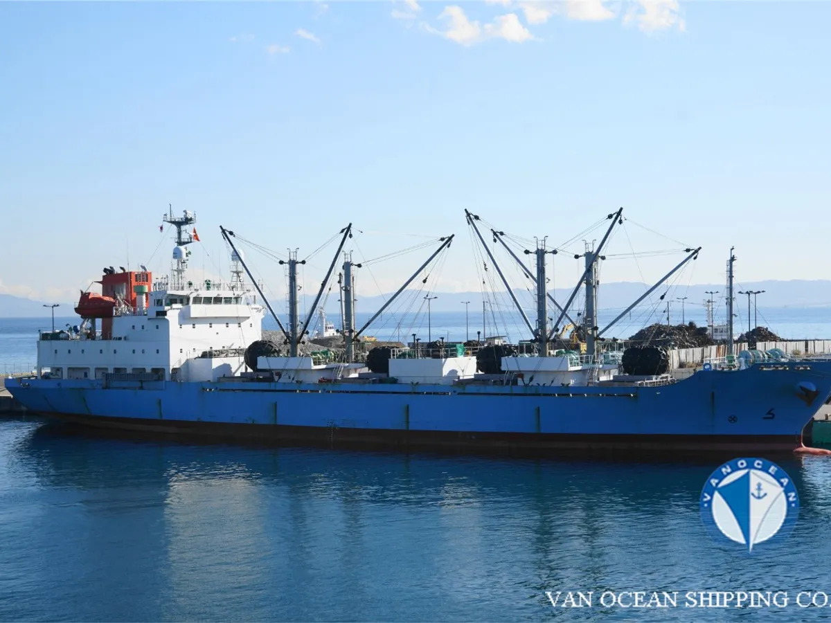 Navire frigorifique à vendre