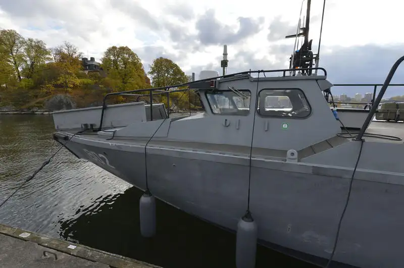 Navires militaires / de guerre à vendre
