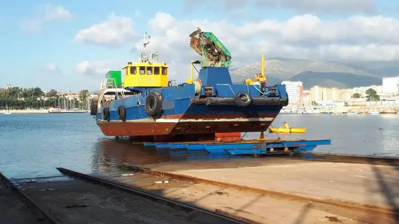 Bateaux de travail à vendre