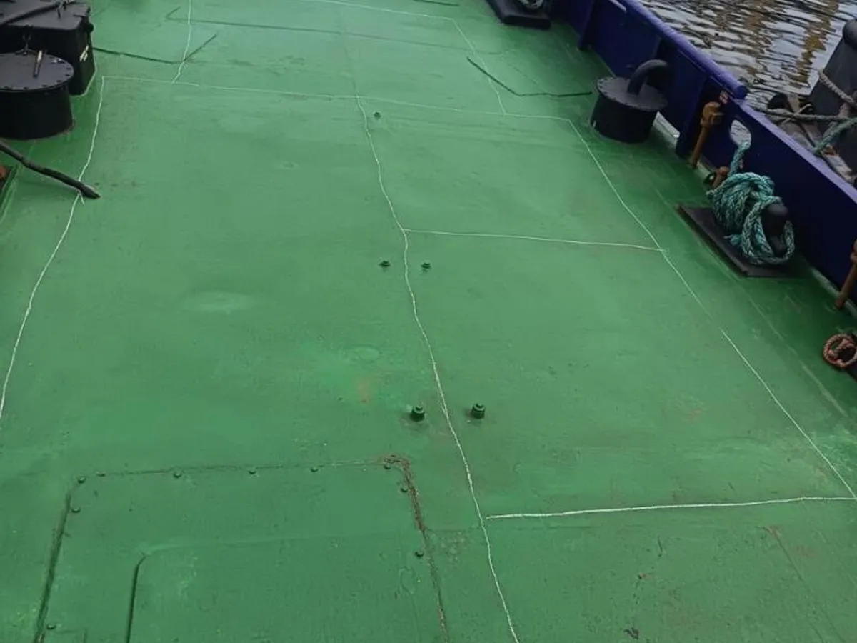 Navire d'approvisionnement à vendre