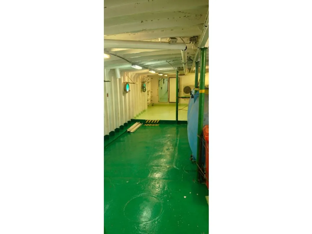 Navire d'approvisionnement à vendre