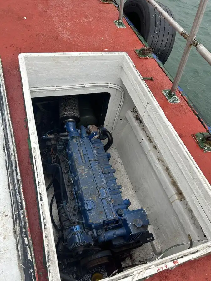 Bateaux de travail à vendre