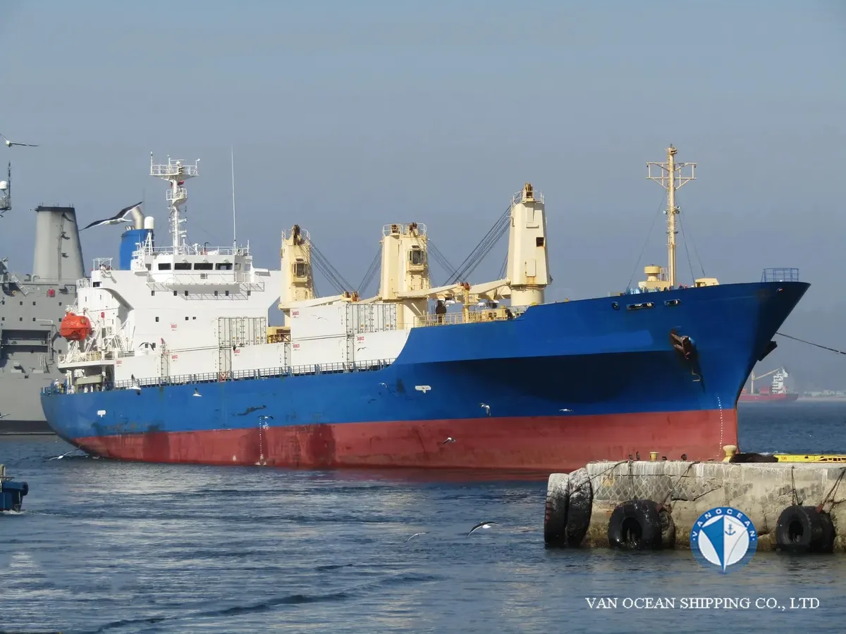 Navire frigorifique à vendre
