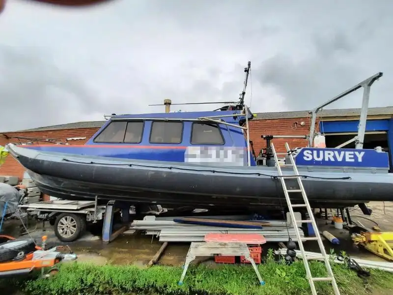 Navire d'arpentage à vendre