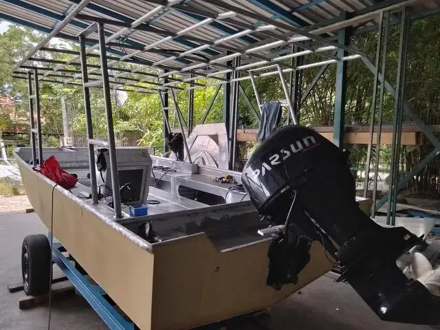 Bateaux de travail à vendre