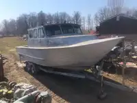 Bateaux de travail à vendre