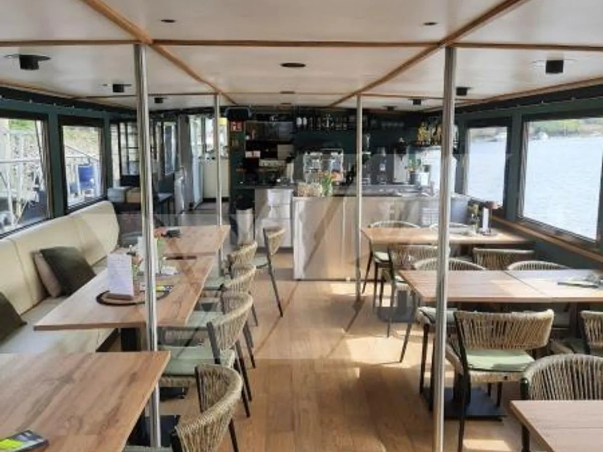 Bateau de tourisme à vendre