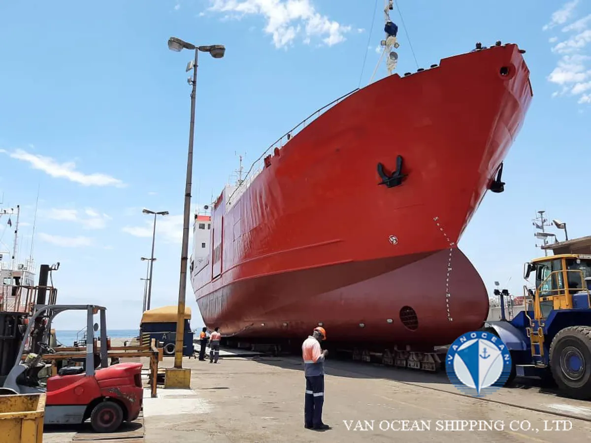 Navire frigorifique à vendre