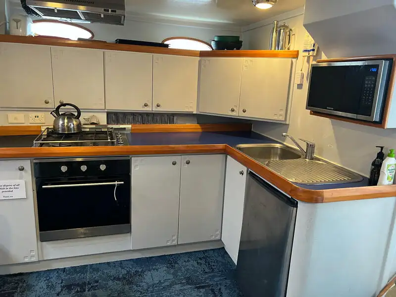 Navire de recherche à vendre