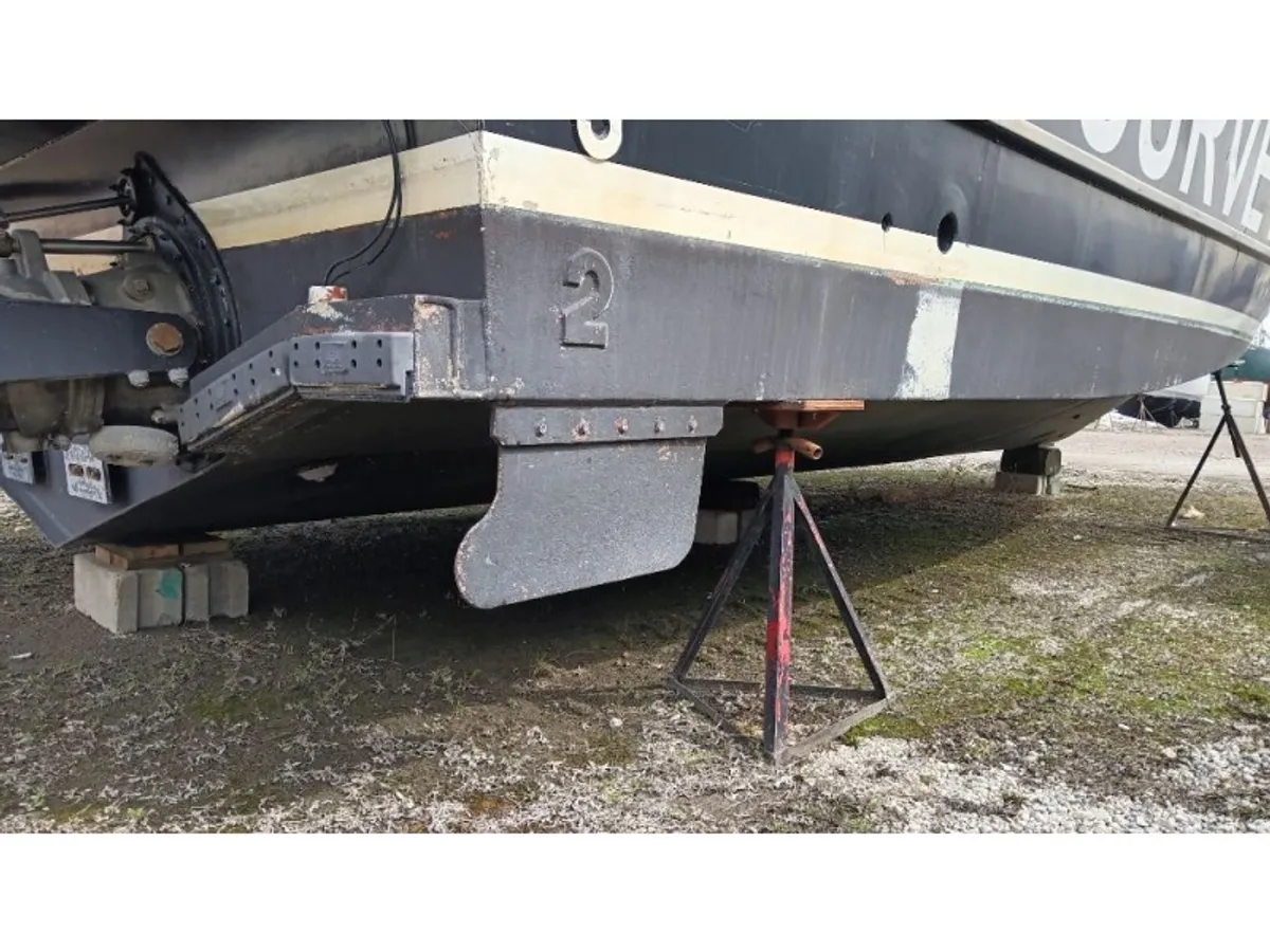 Navire d'arpentage à vendre