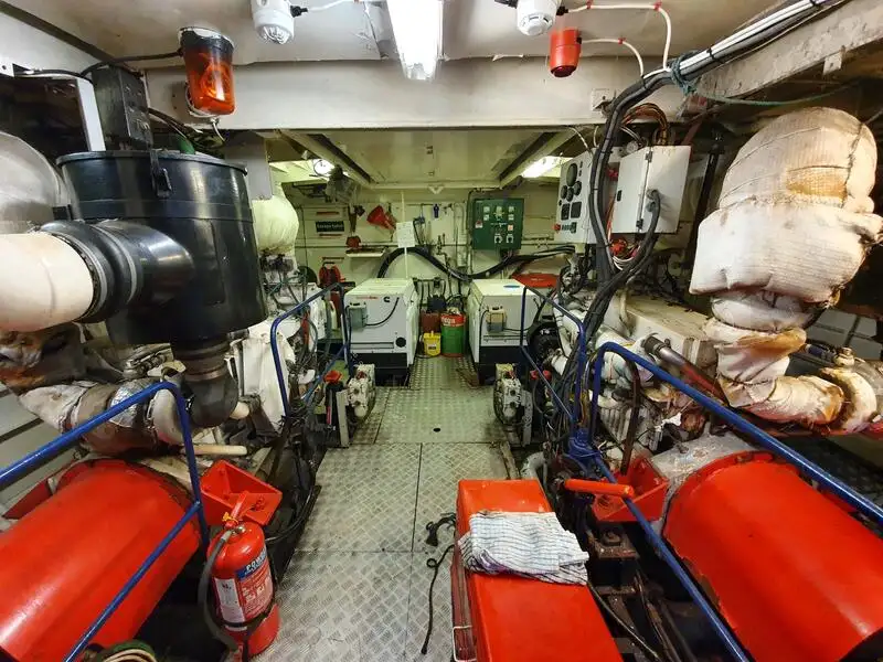 Bateau patrouilleur à vendre