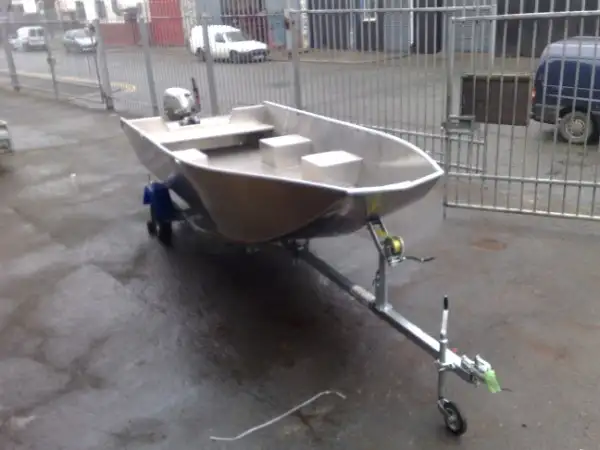 Bateaux de travail à vendre