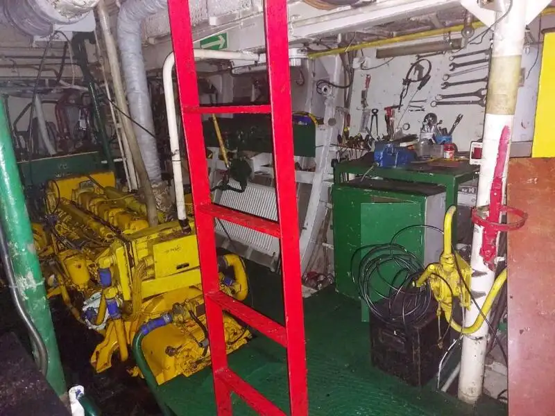 Navire d'arpentage à vendre