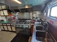Navire d'approvisionnement à vendre