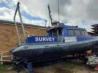 Navire d'arpentage à vendre