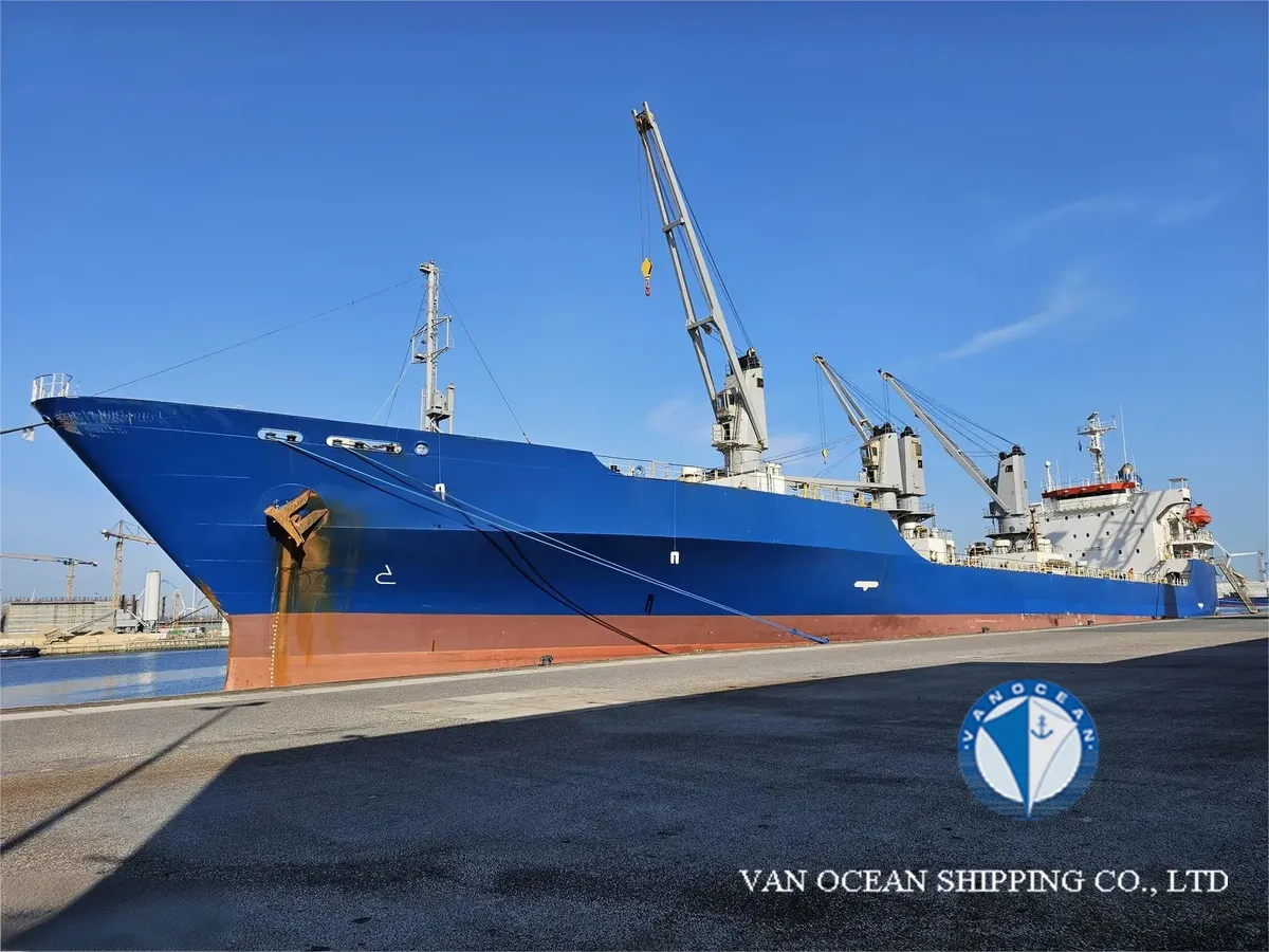 Navire frigorifique à vendre