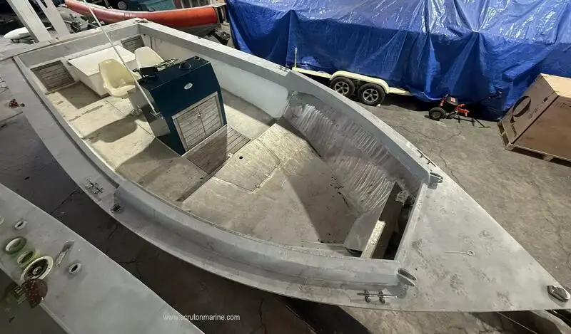 Bateaux de travail à vendre