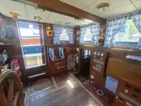 Bateau-pompier à vendre