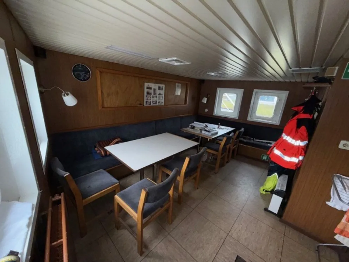 Navire d'approvisionnement à vendre