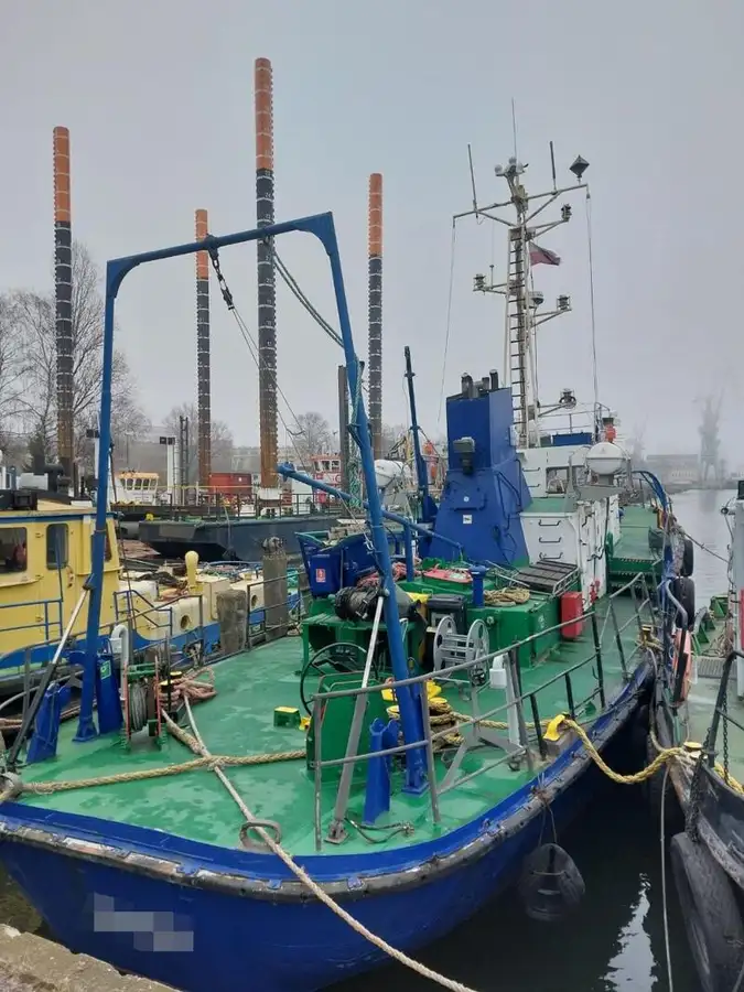 Navire d'arpentage à vendre