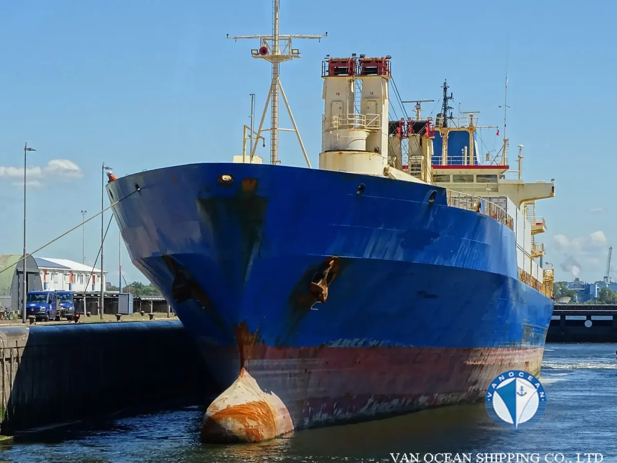 Navire frigorifique à vendre
