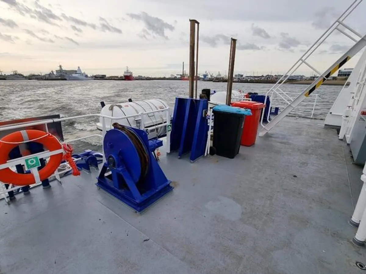 Bateau de transport d'équipage à vendre