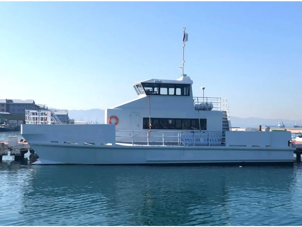 Bateau de transport d'équipage à vendre