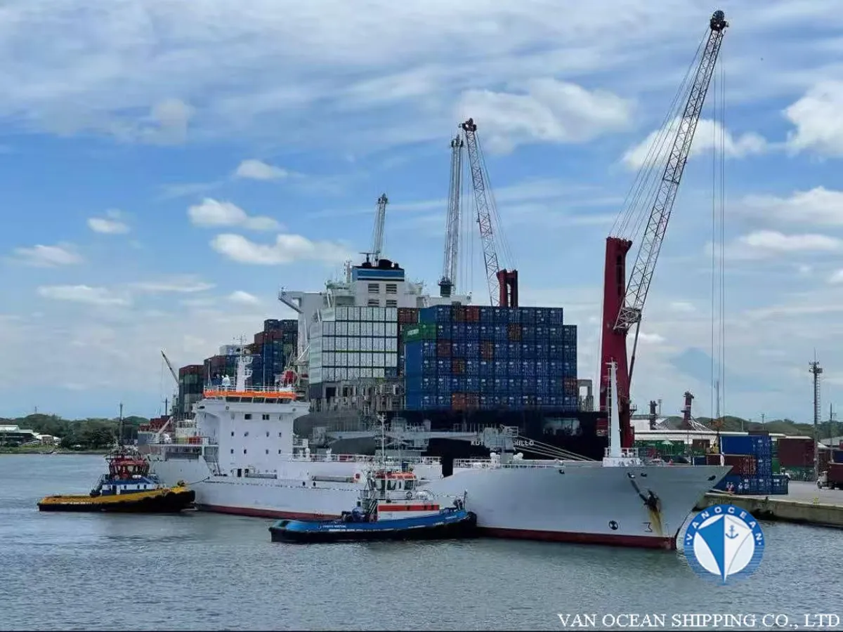 Navire frigorifique à vendre