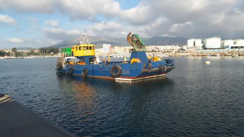 Bateaux de travail à vendre