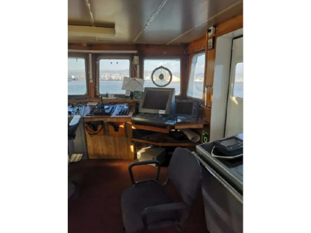 Navire d'approvisionnement à vendre
