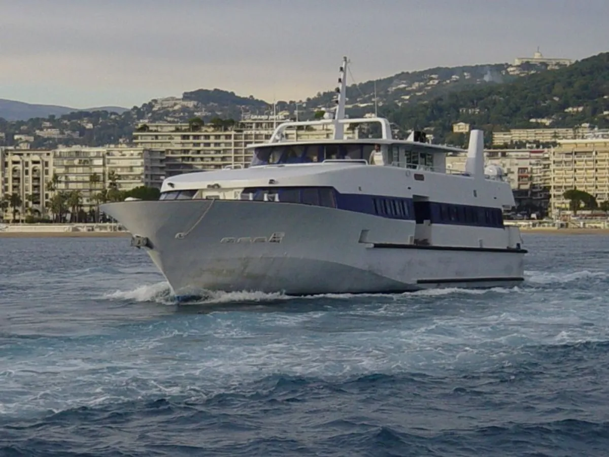 Navire de passagers à vendre