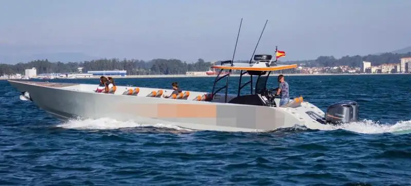 Bateau pneumatique semi-rigide à vendre
