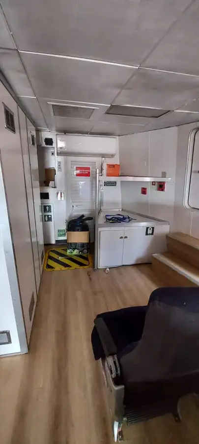 Bateau de transport d'équipage à vendre