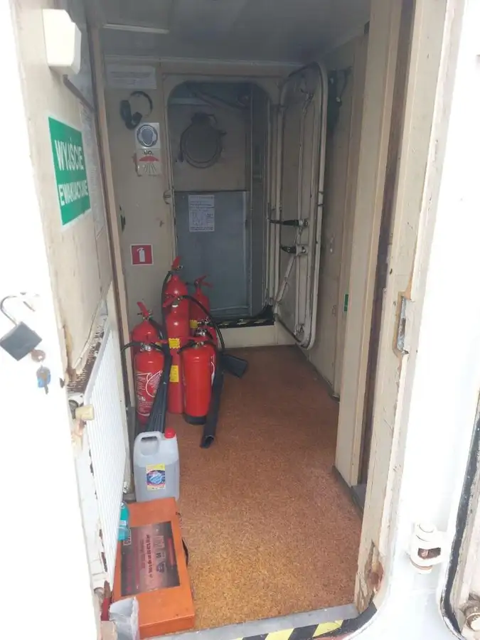 Navire d'arpentage à vendre