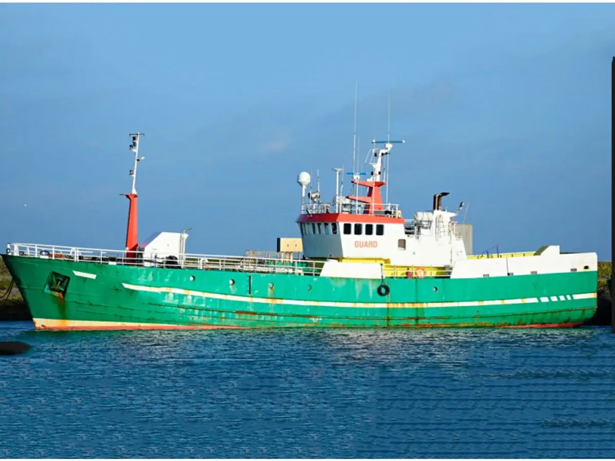 Navire d'approvisionnement à vendre