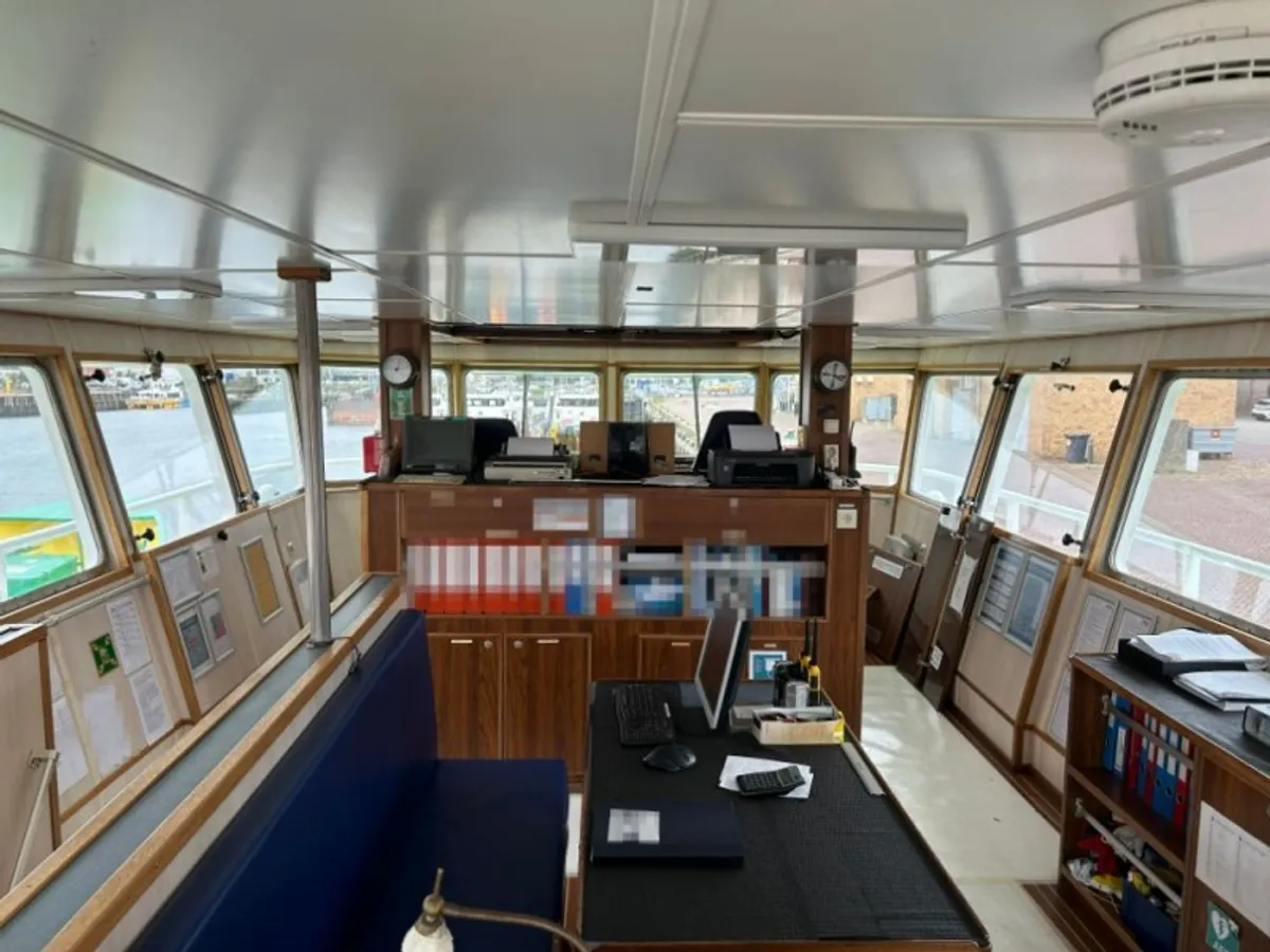Navire d'approvisionnement à vendre