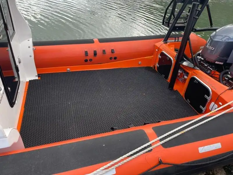 Bateau pneumatique semi-rigide à vendre