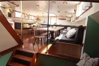 Hôtel flottant à vendre