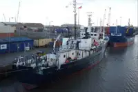 Navire d'enquête à vendre