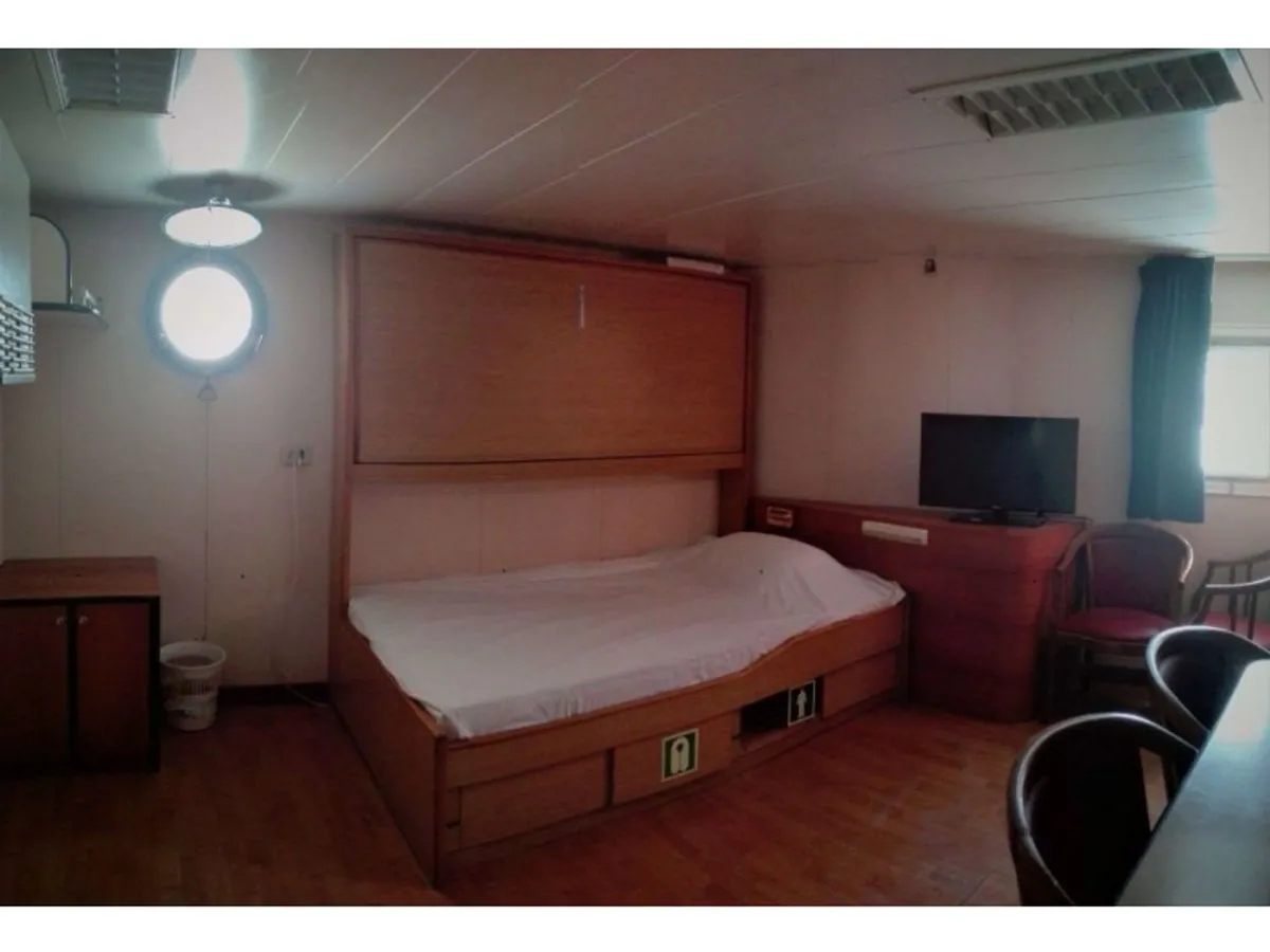 Navire de recherche à vendre