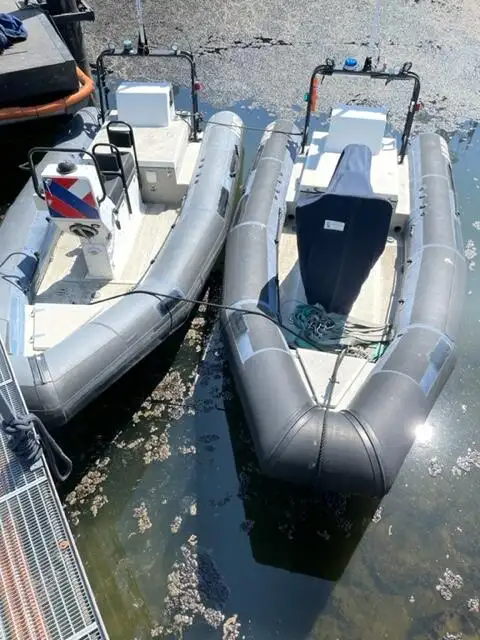 Bateau pneumatique semi-rigide à vendre