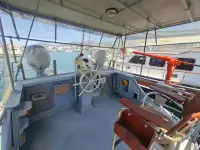 Bateau-pompier à vendre